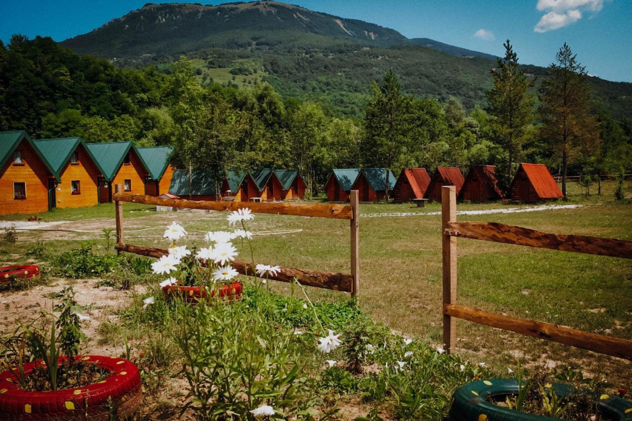 Hotel Camp Sutjeska Tjentiste Exterior foto